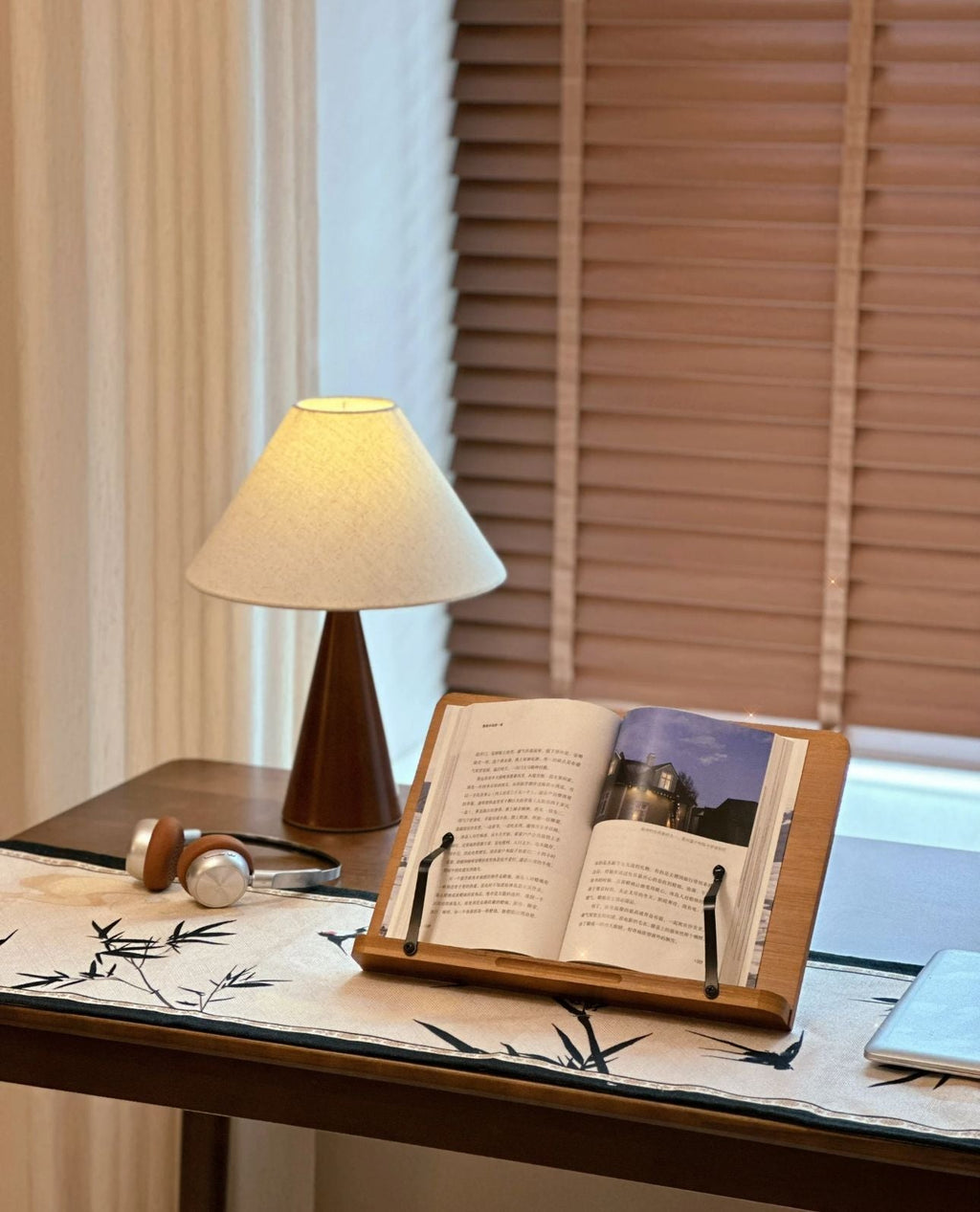 Vintage-style light luxury table lamp, simple American retro Nordic table lamp