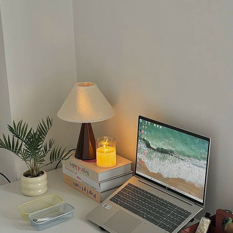 Vintage-style light luxury table lamp, simple American retro Nordic table lamp